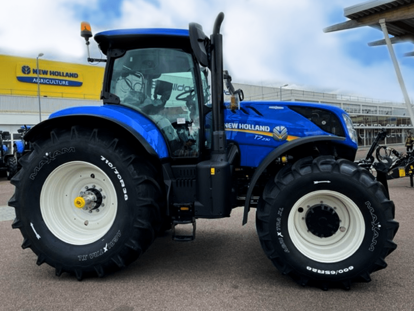 Maxam-New Holland beszállítói szerződés traktor gumi