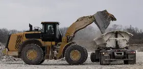 Maxam MS501 és MS301 rakodógép gumik átadása