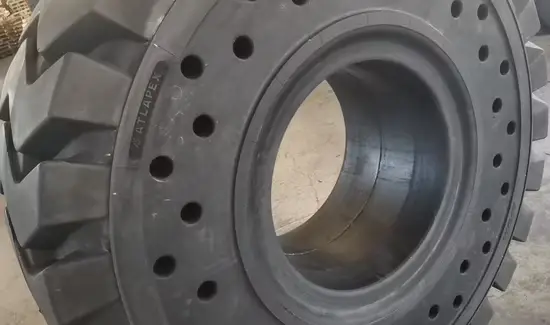 Tömör lyukacsos gumi régi típusú